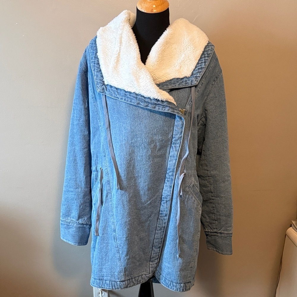 Venus Blue Denim Jean Jacket with White Faux Fur Sherpa Lining Sz 16